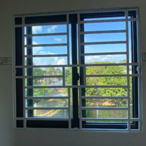 Cửa Sổ Lùa 2 Cánh Có Khung Bảo Vệ