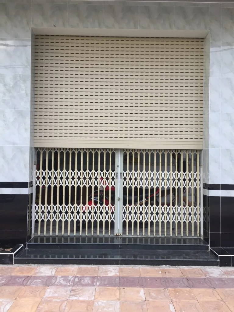 Cửa Cuốn Khe Thoáng + Cửa Sắt An Toàn