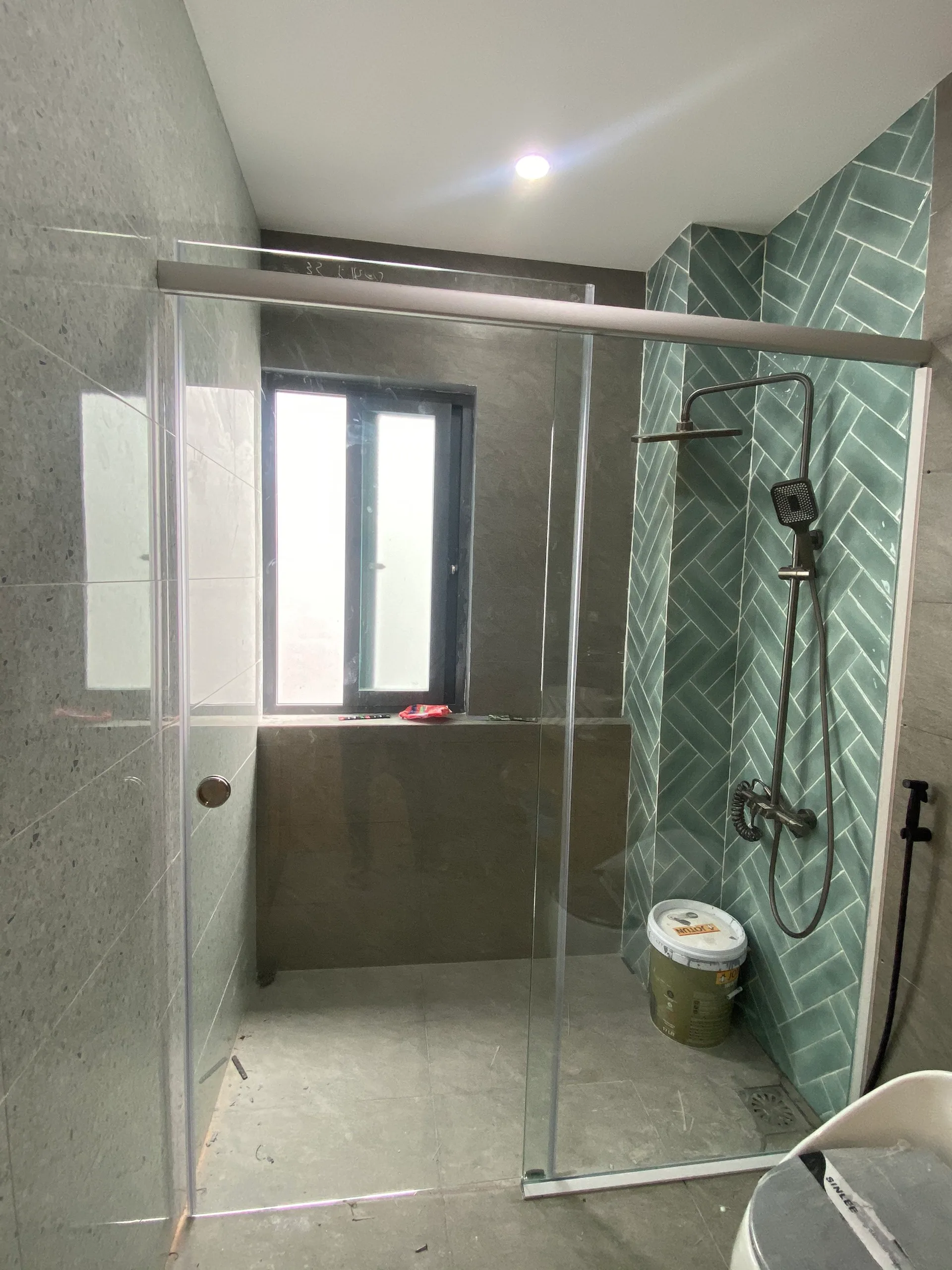 cửa lùa phòng tắm kính